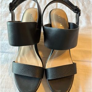Black wedge Sz 7.5 great condition